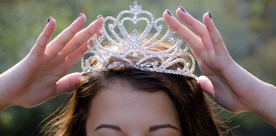 塔羅牌中的國王戀上哪位皇后?